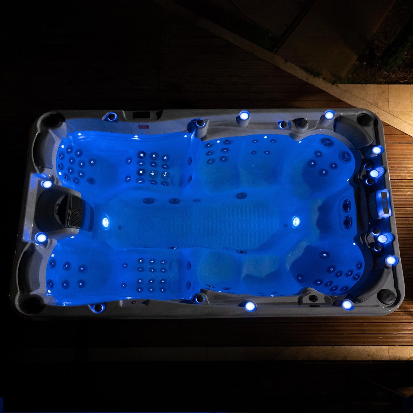 Wellis Olympus Luxury Hot Tub